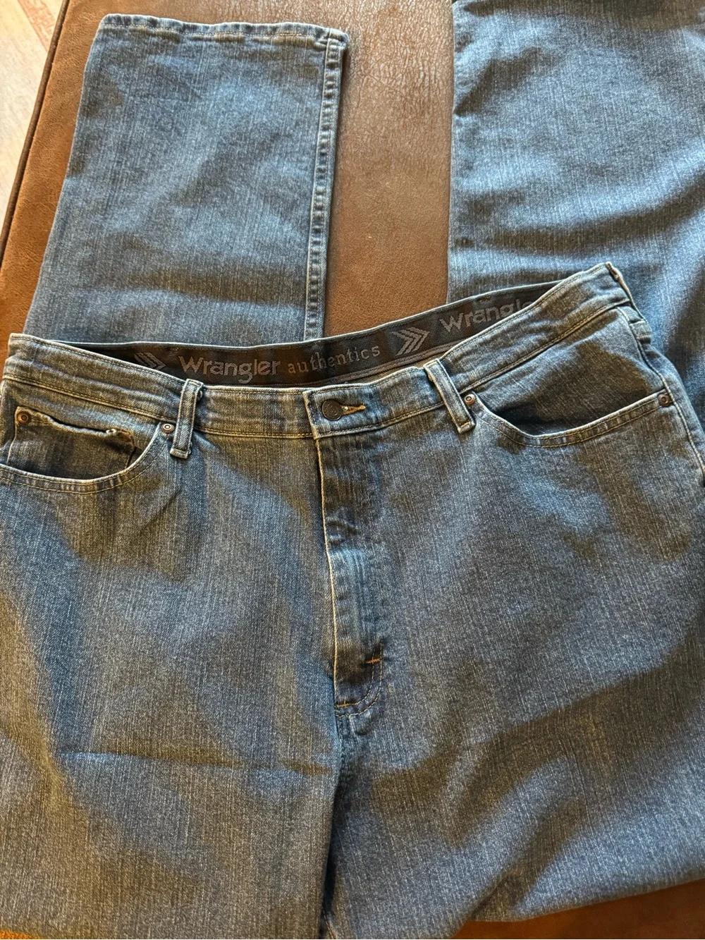 Men’s Wrangler Stretch Waist Straight Leg Denim Jeans Sz 40 x 34 Like New!